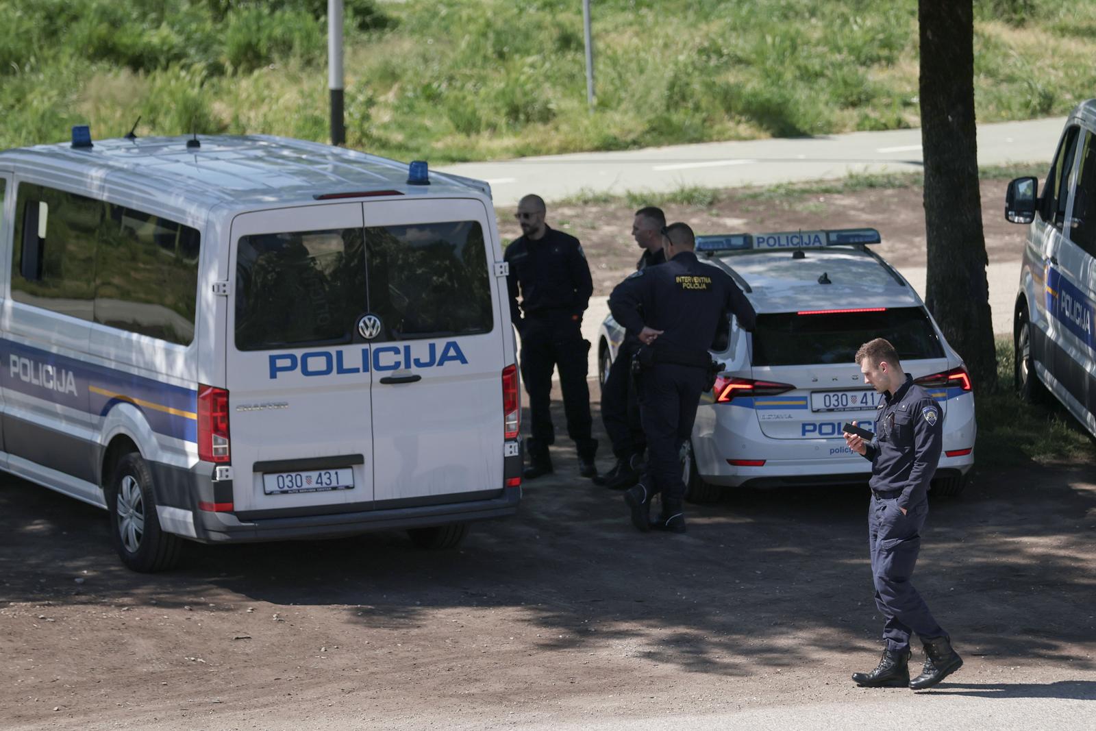 Zagreb: Policija na Trnjanskom nasipu uoči održavanja Trnjanskih krijesova