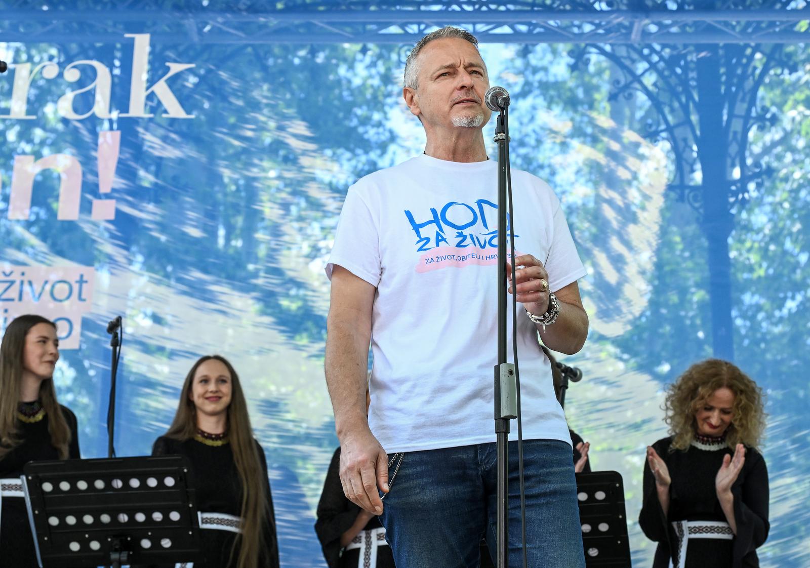 Zagreb: Marko Perković Thompson zapjevao okupljenima na Hodu za život