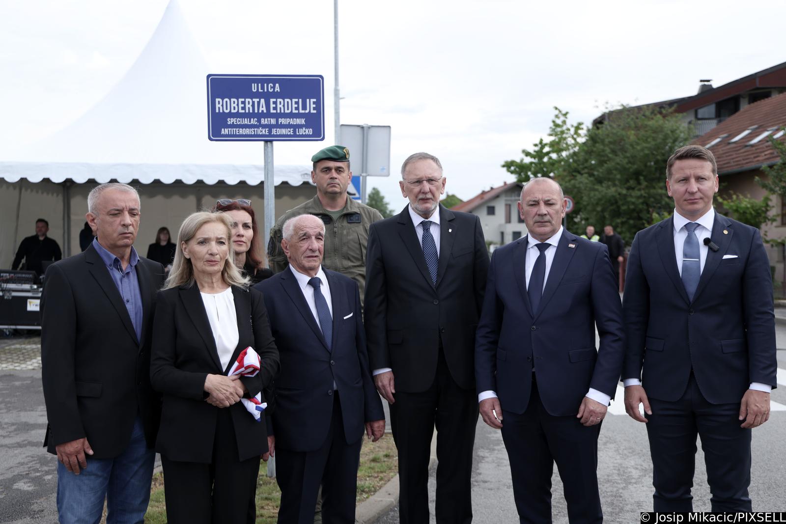 Sveta Nedelja: Svečano otkrivena ploča s nazivom Ulica Roberta Erdelje, poginulog hrvatskog branitelja
