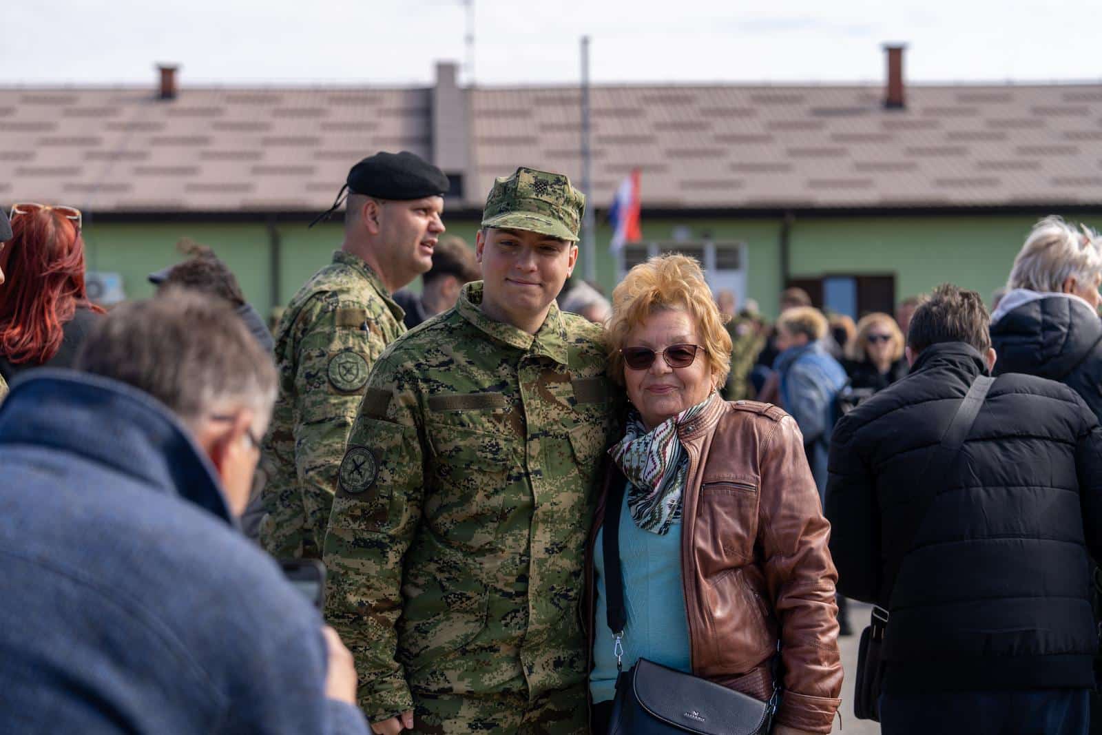 Svečana prisega ročnika na temeljnom vojnom osposobljavanju u Slunju