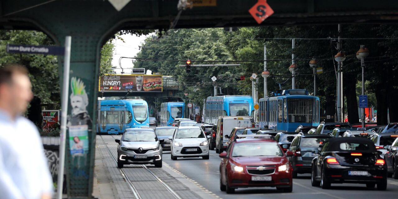 Zagreb: Prometna gužva na Savskoj cesti