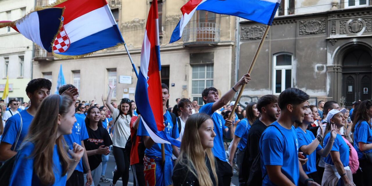Zagreb: Povorka Antunovskog hoda na putu prema bazilici svetog Antuna Padovanskog