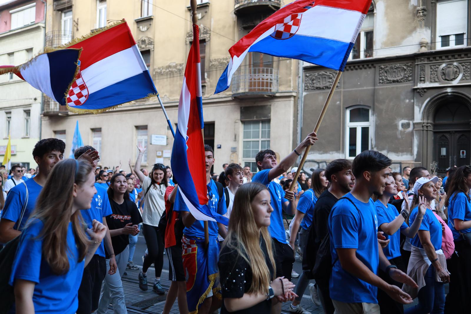 Zagreb: Povorka Antunovskog hoda na putu prema bazilici svetog Antuna Padovanskog