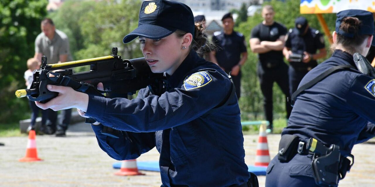 Požega: Pokazna vježba polaznika Policijske akadmije i Interventne jedinice policije