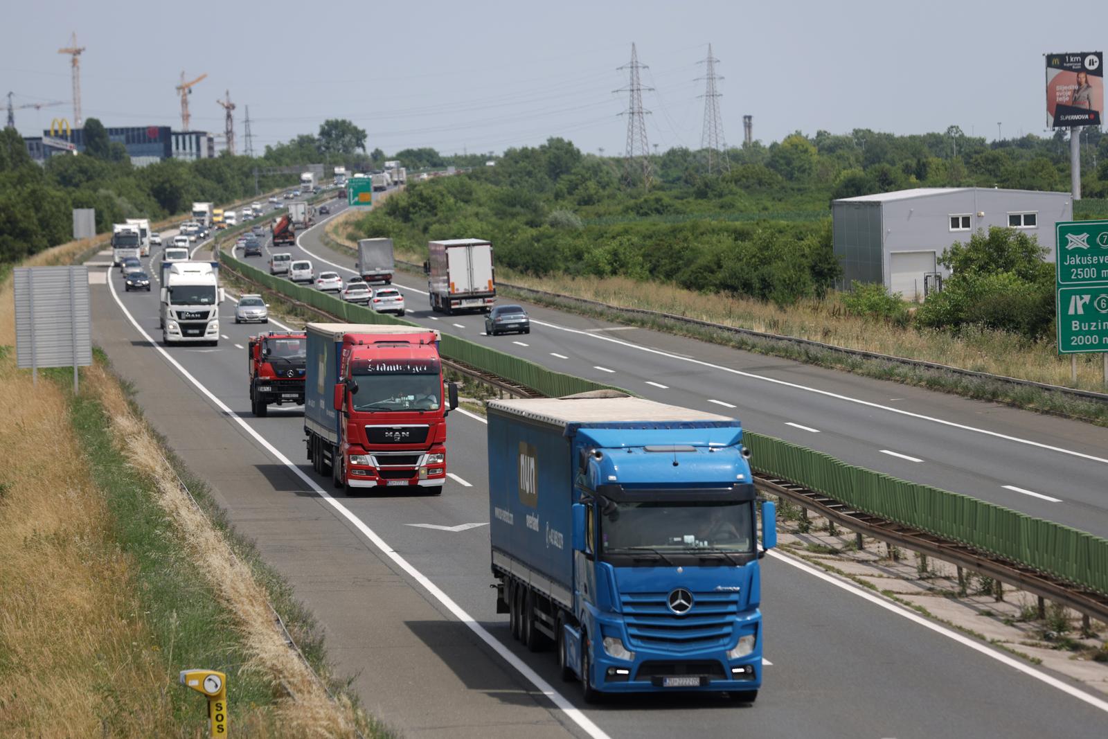 Pojačan je promet na autocesti A1 u smjeru mora, između naplate Lučko i čvora Karlovac