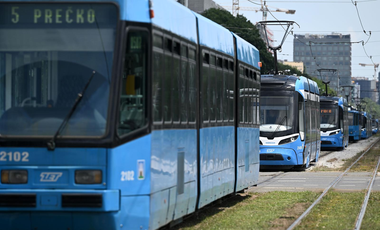 Zagreb: Kamion u Savskoj pokidao tramvajske žice, jedna pala i ozlijedila ženu
