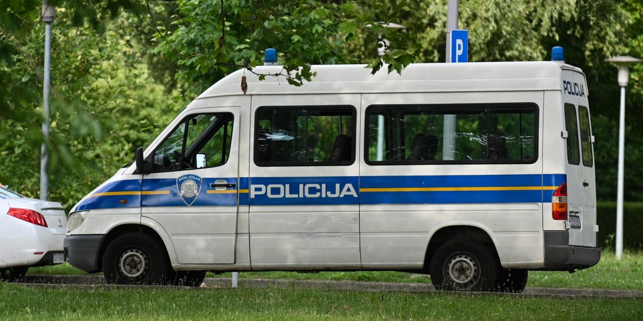 Policijski kombi