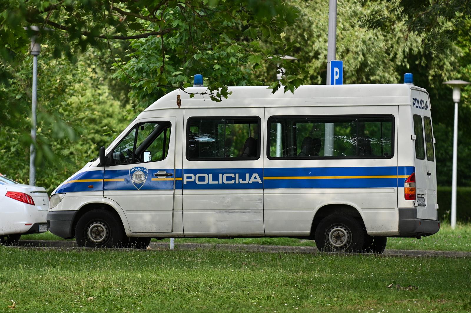 Policijski kombi