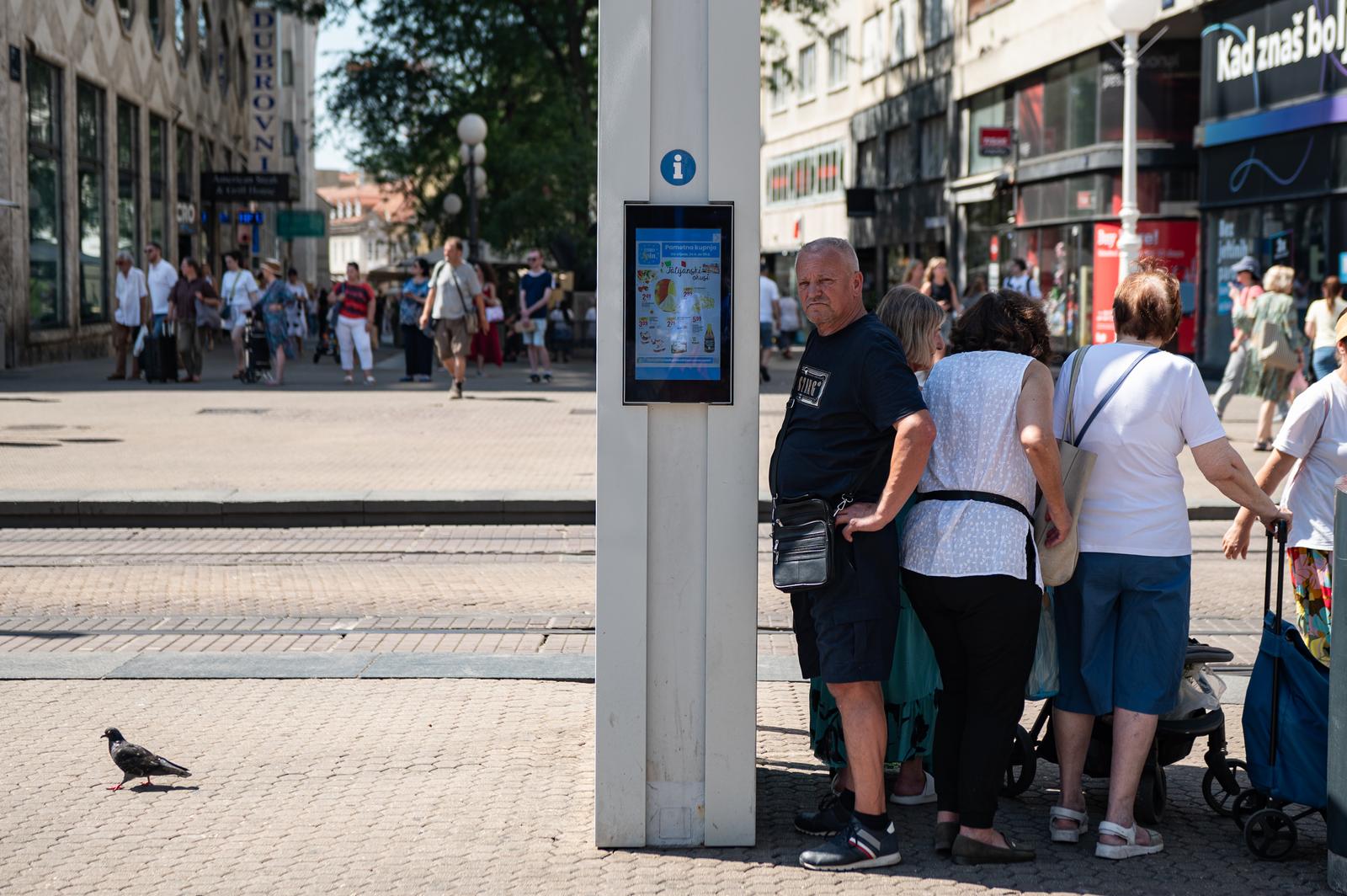 Zagreb: Građani koriste svaku moguću sjenku nebili se zaštitili od toplotnog vala