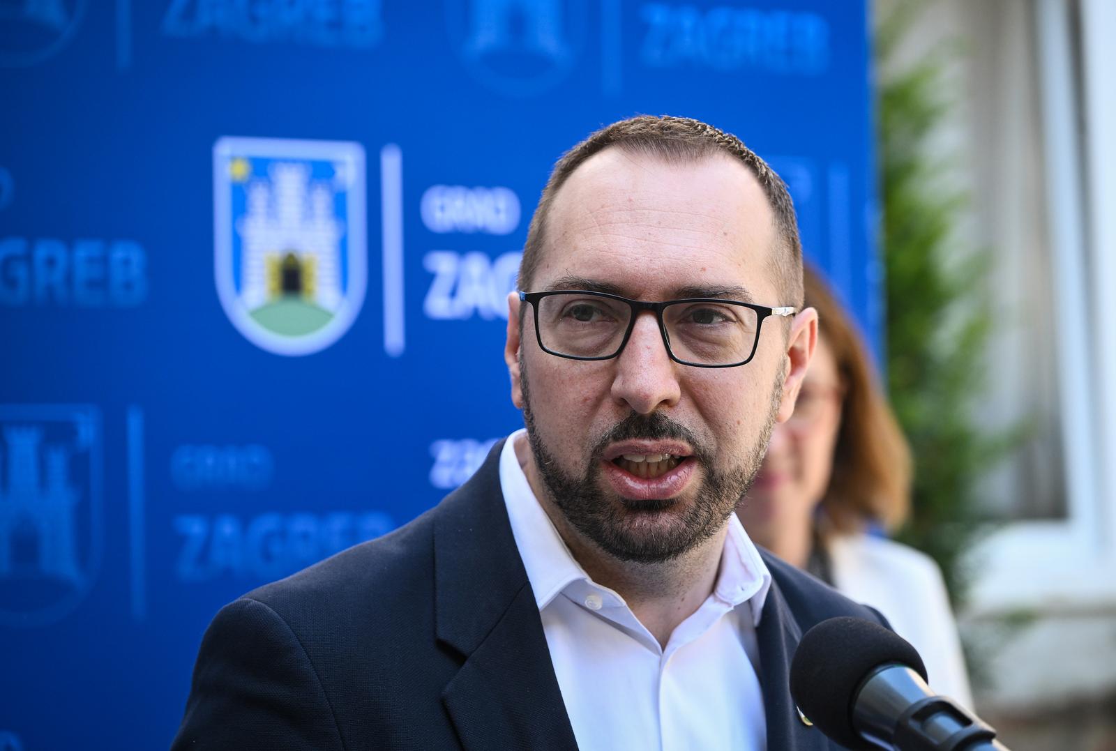 Zagreb: Gradonačelnik Tomašević predstavio novosti o projektu ozelenjivanja gradskih dvorišta