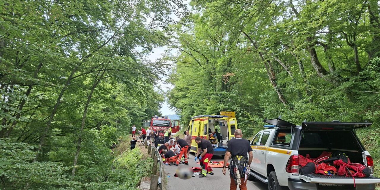Vozilo sletjelo s ceste kod Plitvica, ima ozlijeđenih