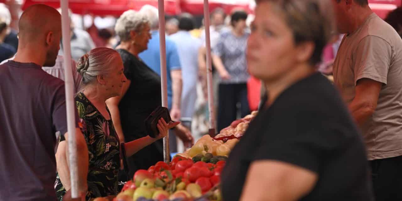 Zagreb: Ponuda voća i povrća na Dolcu