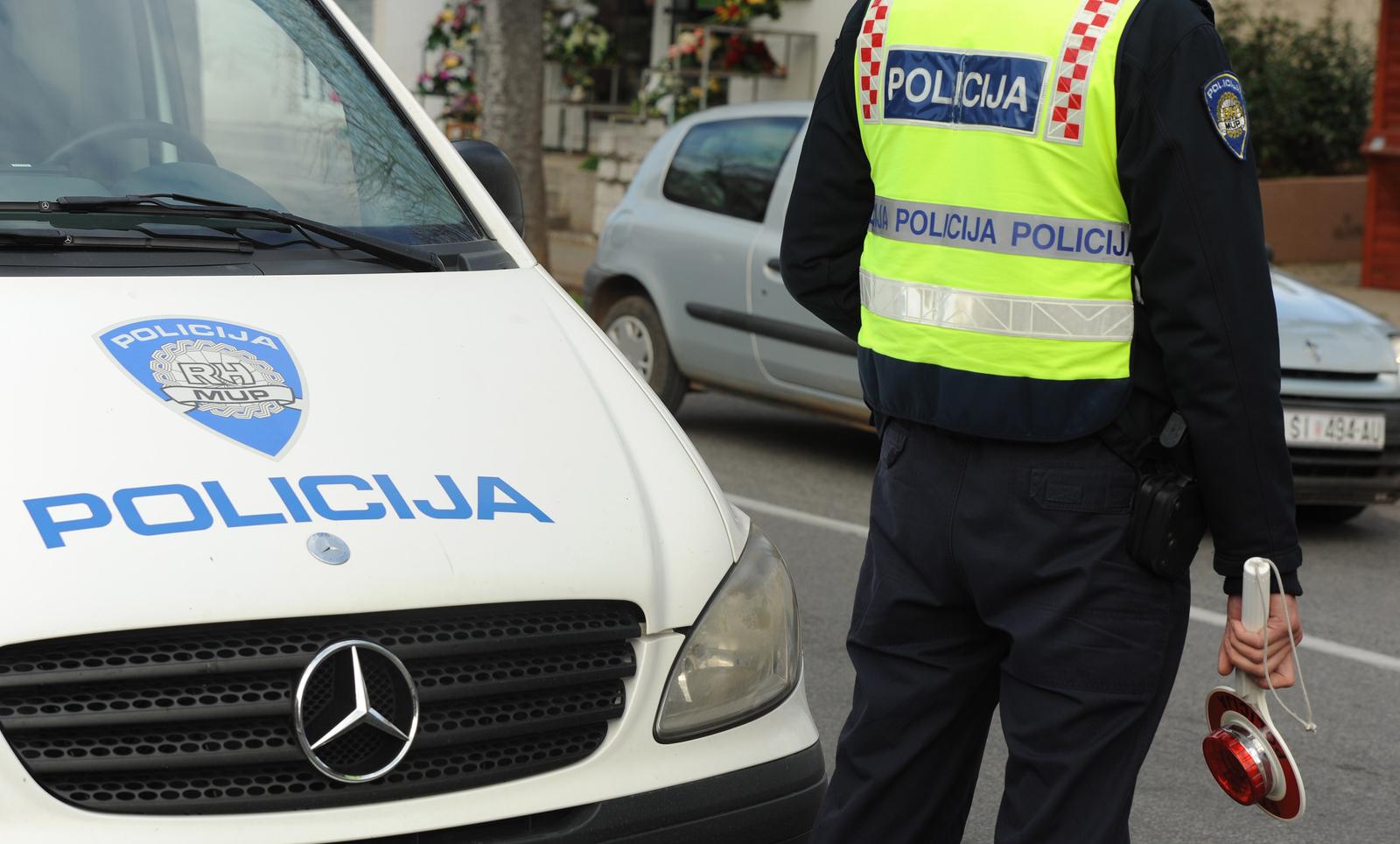 policija kontrola palica promet