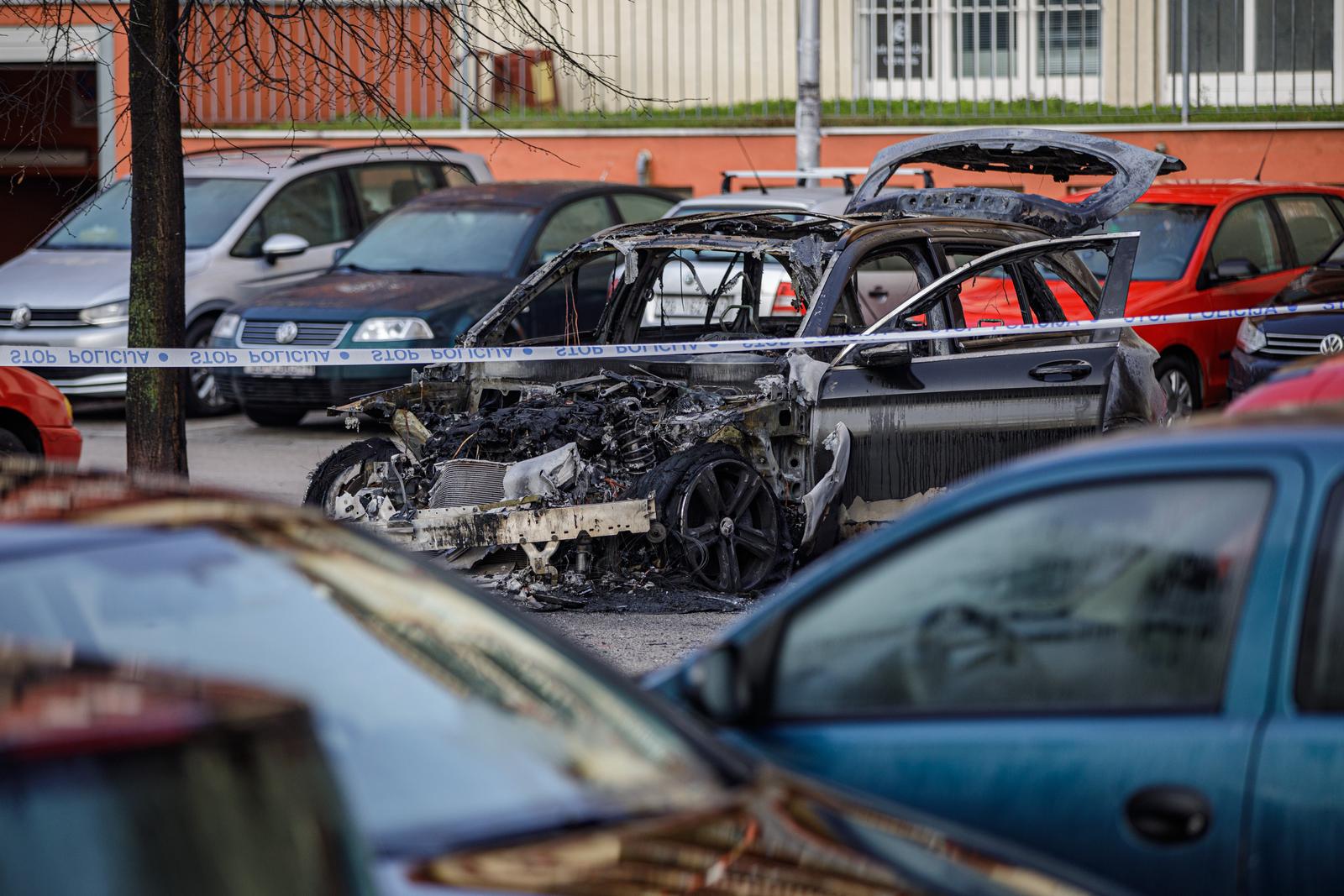 Zagreb: Na parkiralištu u Španskom izgorio automobil marke Mercedes