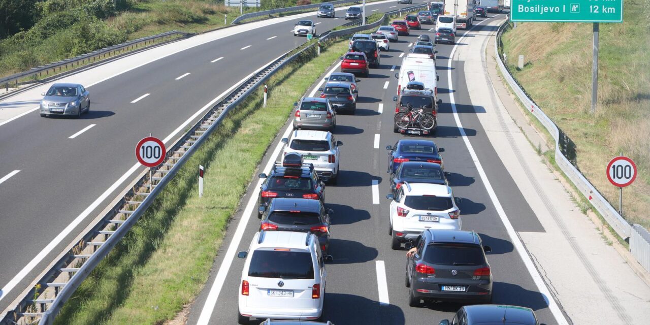 Gust promet na autocesti između Karlovca i čvora Bosiljevo