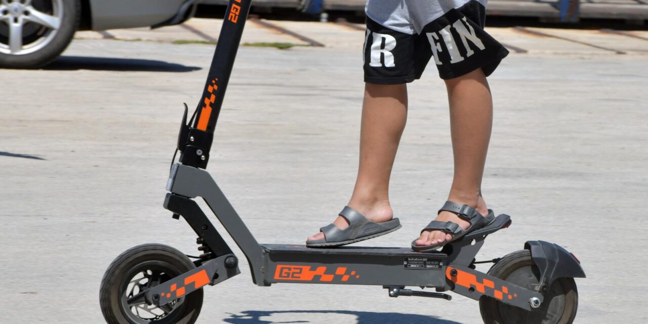 �ibenik: Vo�nja djece na elektri?nim romobilima