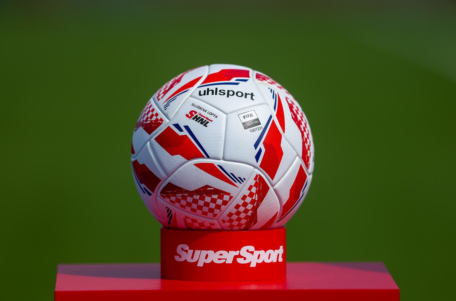 Zagrijavanje nogometaša Dinama i Osijeka uoči početka utakmice 28. kola SuperSport HNL-a