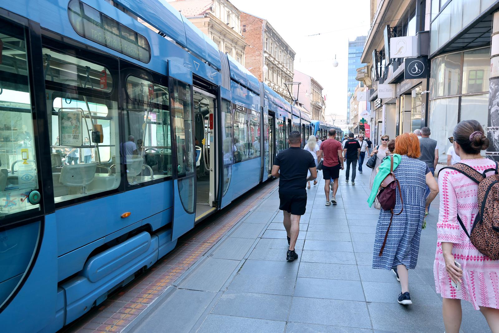 Zagreb:  Ponovno zastoj tramvaja na Trgu bana jelačića, već drugi danas