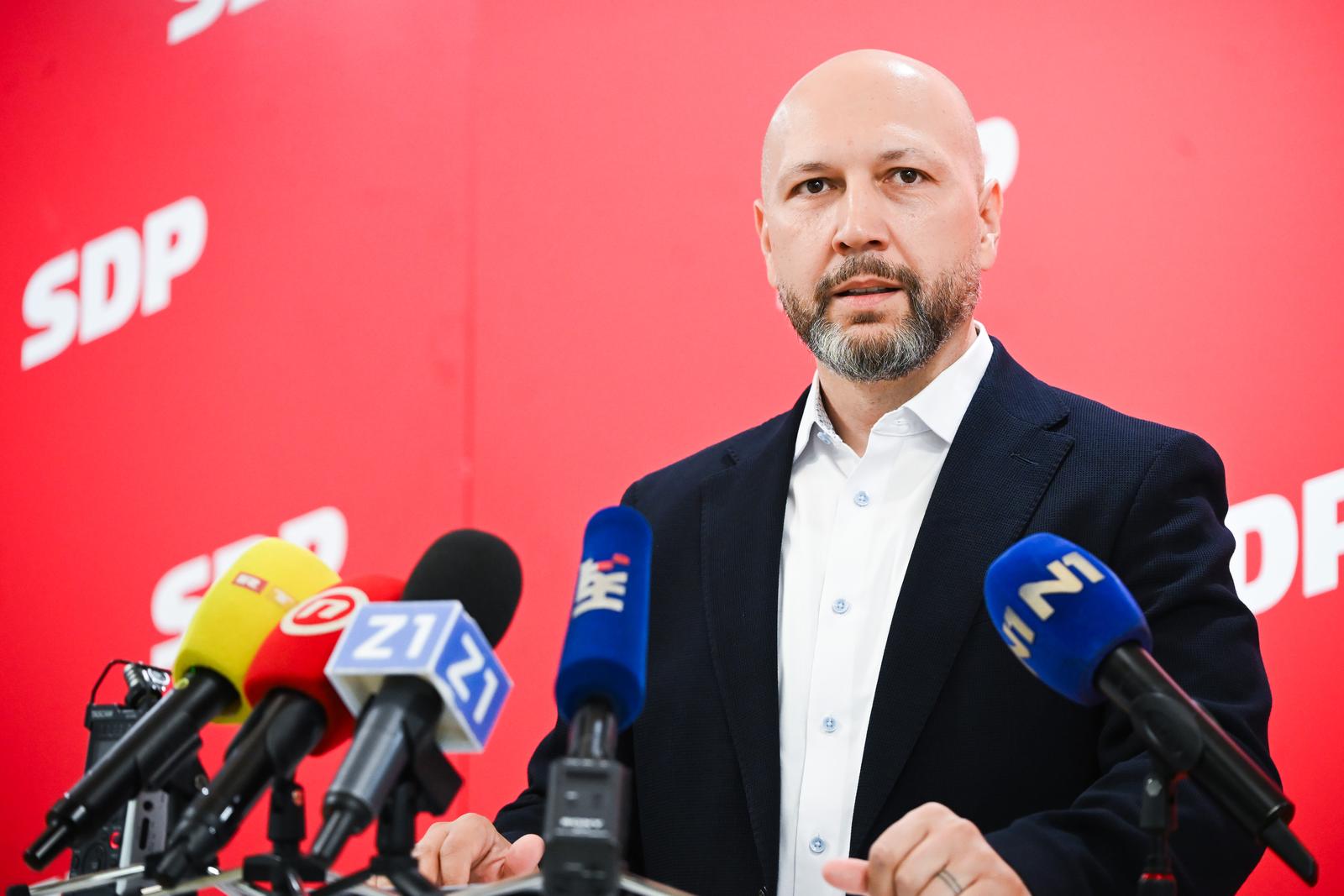 Zagreb: Mihael Zmajlović o ilegalnom otpadu u Gospiću