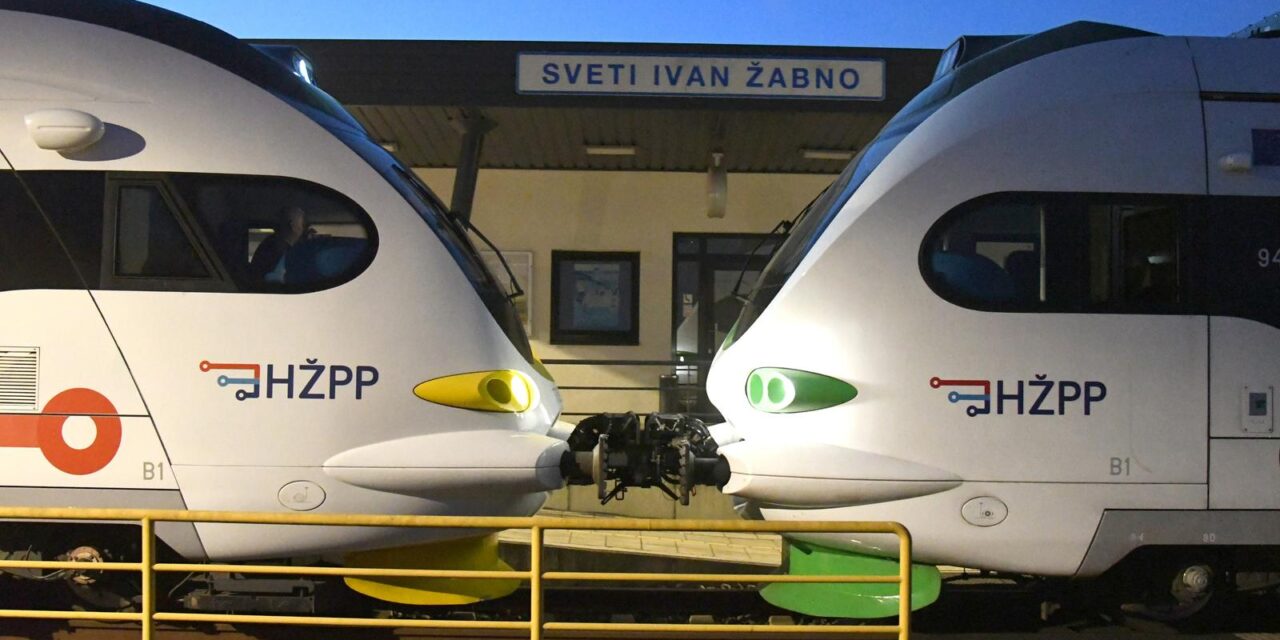 EKSKLUZIVNO: Razbijeni električni vlak dovezen je  na željezničku postaju Sv. Ivan Žabno