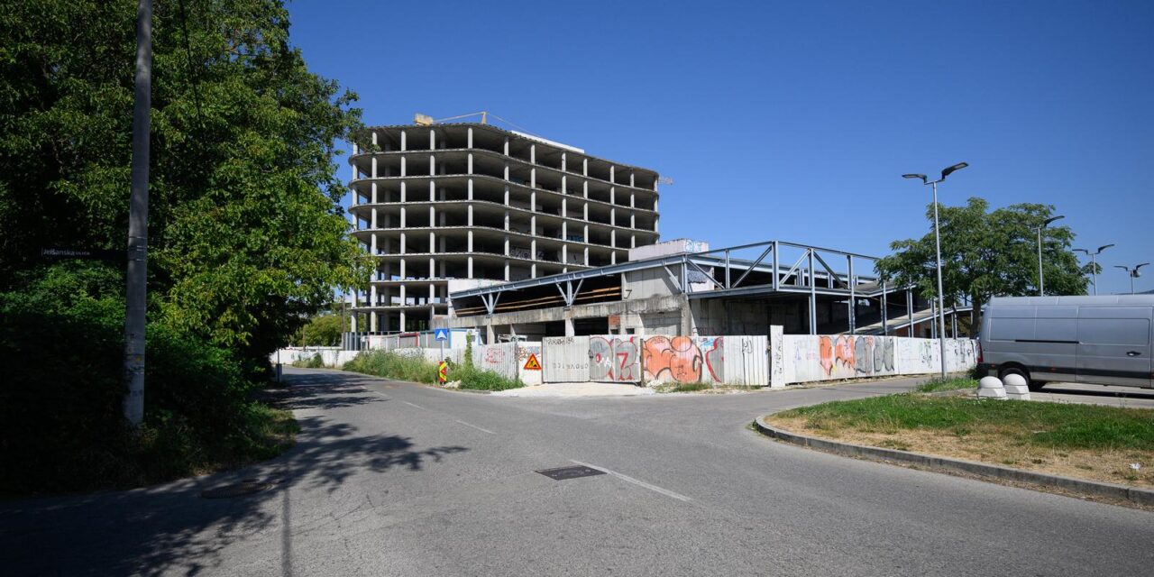 Zagreb: Nakon više desetljeća čekanja napokon počeli radovi, nedovršena zgrada postaje CapriCo Tower