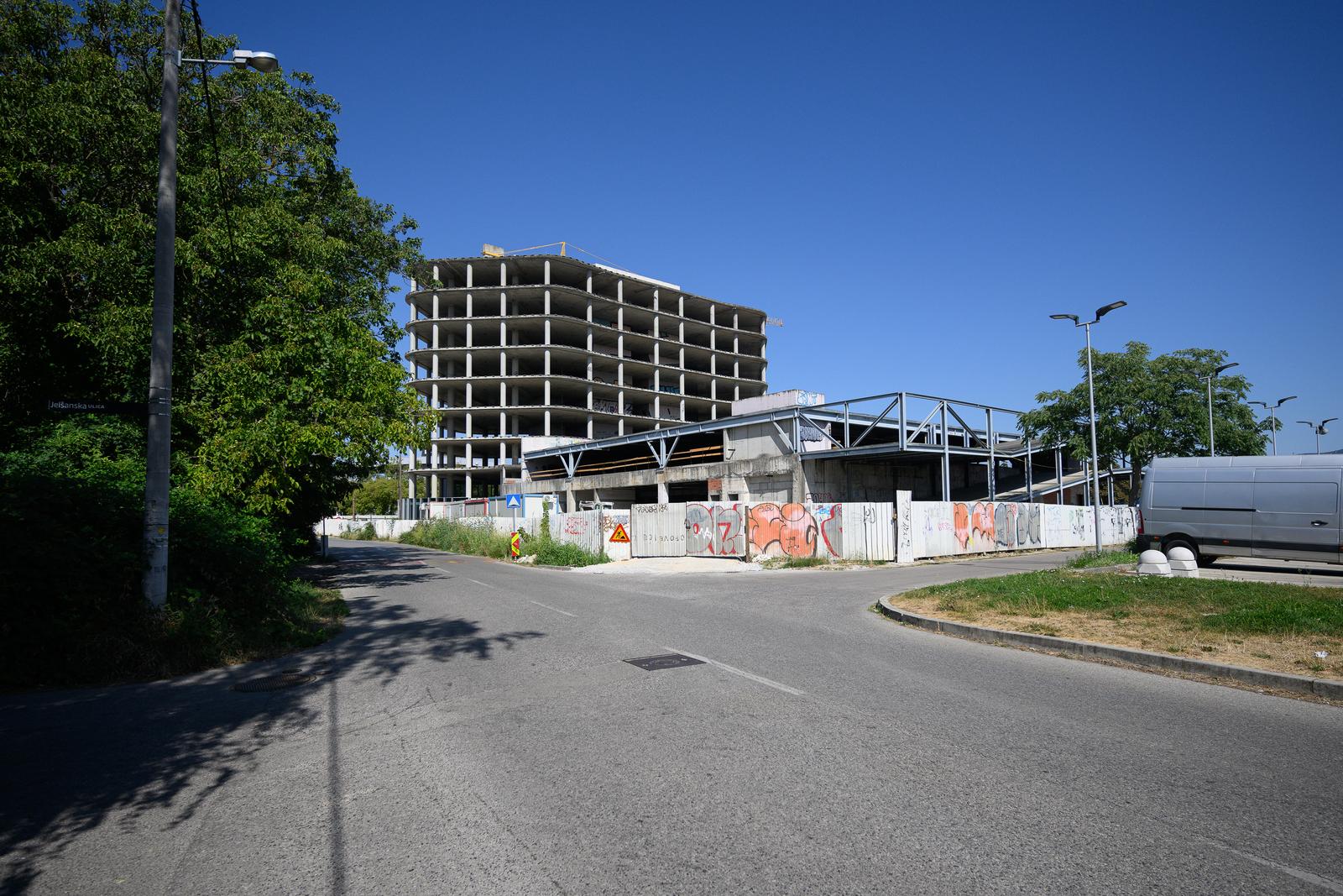 Zagreb: Nakon više desetljeća čekanja napokon počeli radovi, nedovršena zgrada postaje CapriCo Tower