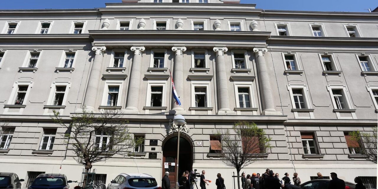 Zagreb: Prosvjed radnika Hrvatskog zavoda za mirovinsko osiguranje