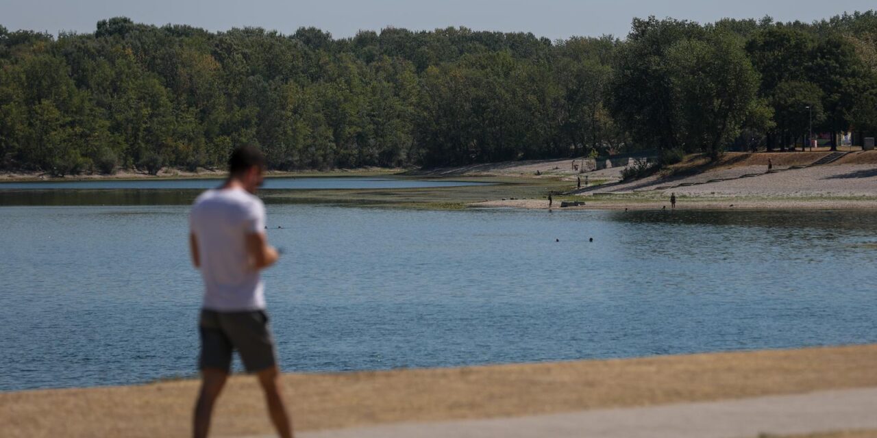Zagreb: Jarun oborio rekorde, vodostaj pao 250 cm, voda dosegnula 31,1 °C