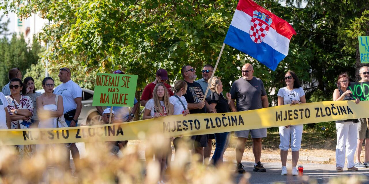 Prosvjednici dočekali političare u Gospiću