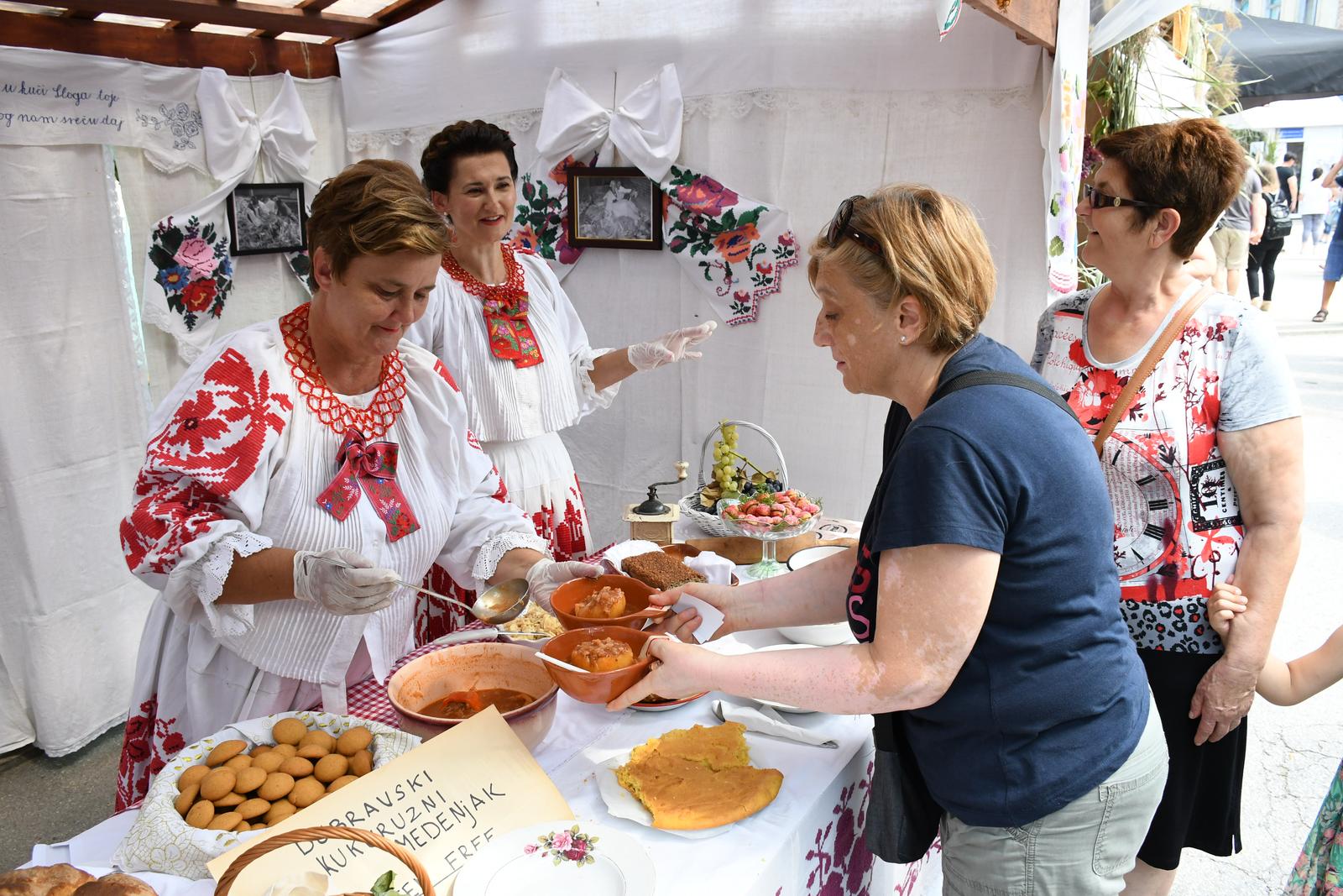Vrbovec: Otvorena 39. turističko-kulinarska manifestacija “Kaj su jeli naši stari”