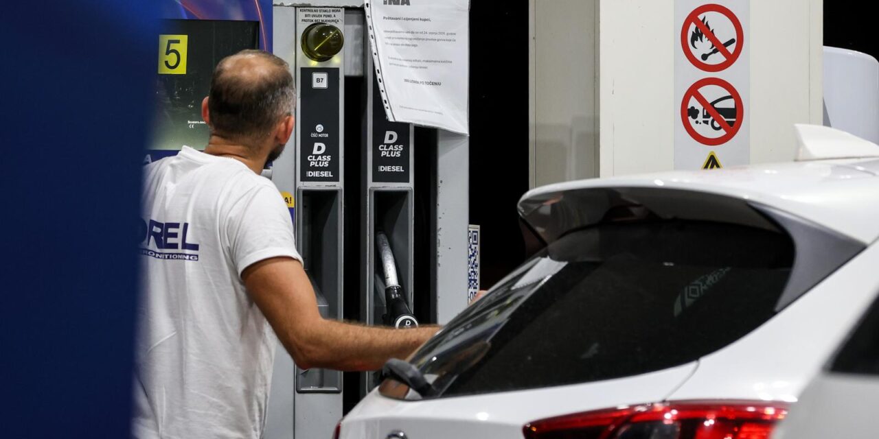 Zagreb: Automobili na benzinskoj postaji uoči sutrašnjeg poskupljenja benzina