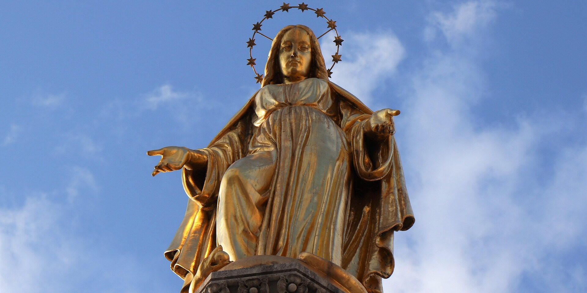 goranh-golden-statue-6976650_1920
