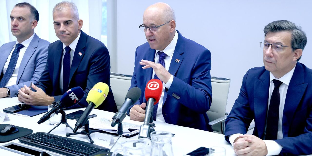 Zagreb: Branko Bačić održao konferenciju za medije