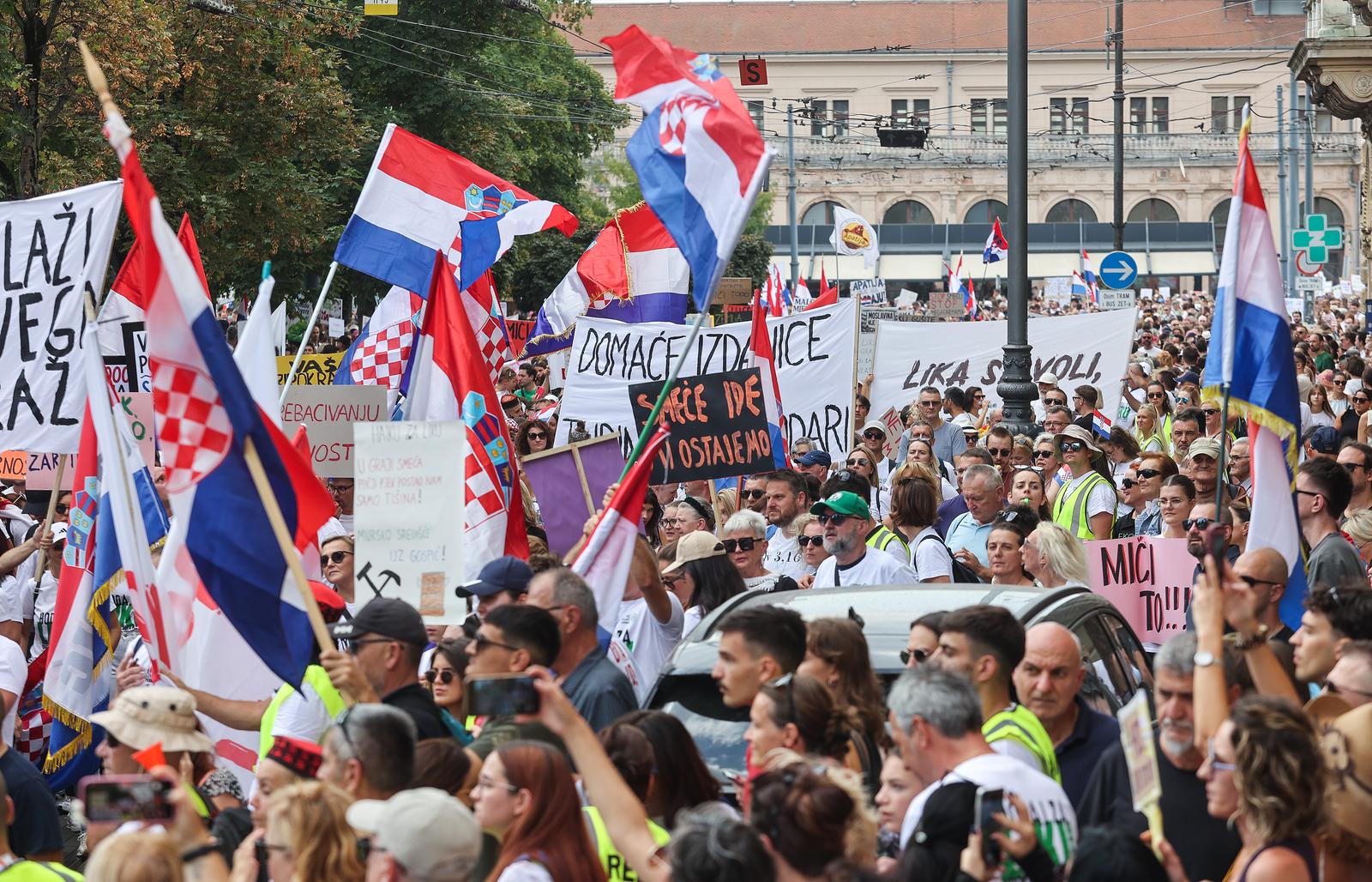 Zagreb: Okupljanje prosvjednika Hodaj za Liku, hodaj za Hrvatsku