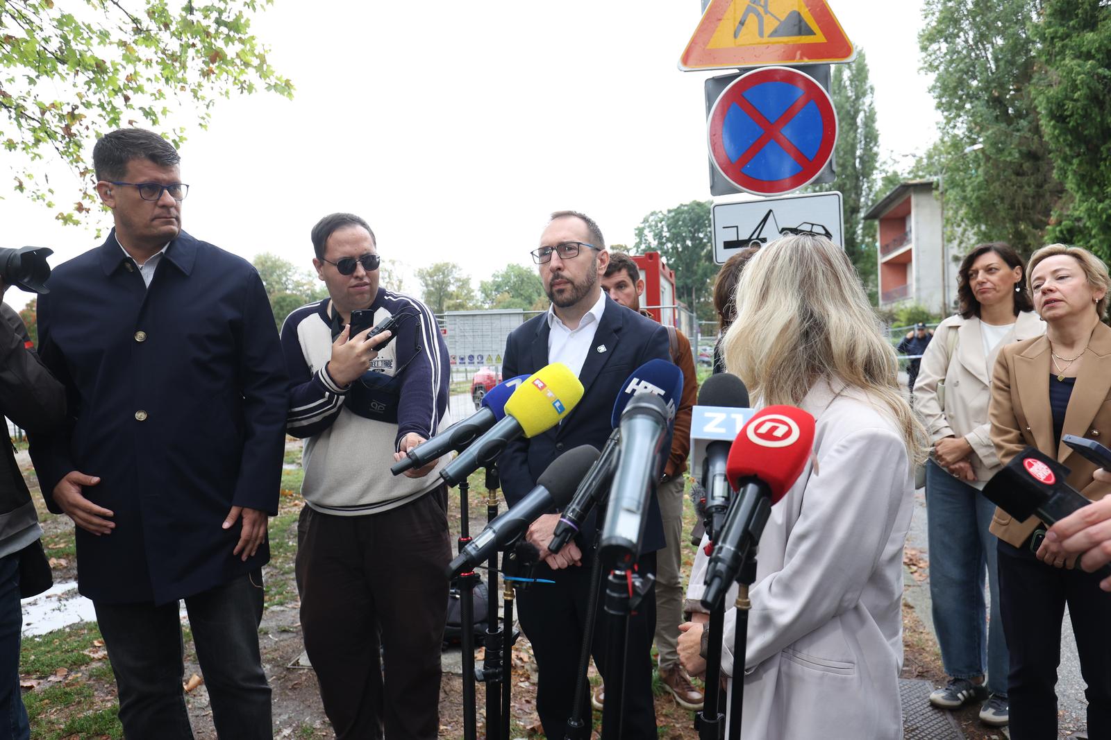 Zagreb: Tomislav Tomašević dao je izjavu za medije nakon incidenta u školi