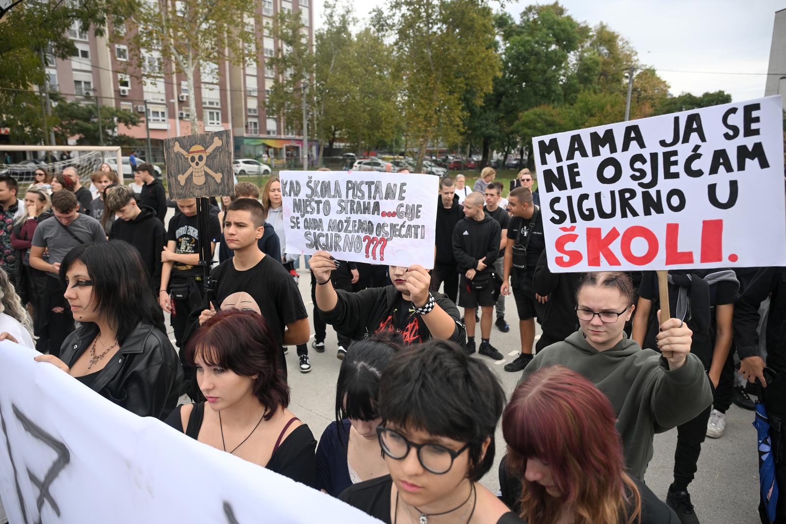 Zagreb: Prosvjed pred školom u kojoj je učenik izbo kolegu učenika