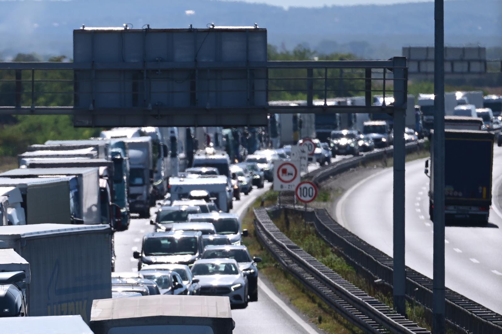 Zagreb: Kilometarska kolona blokiranih vozila u gužvi zbog prometne nesreće na obilaznici
