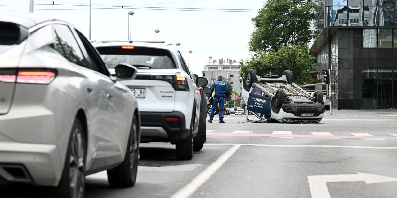 Zagreb: Prometna nesreća dva automobila, jedan  završio na krovu
