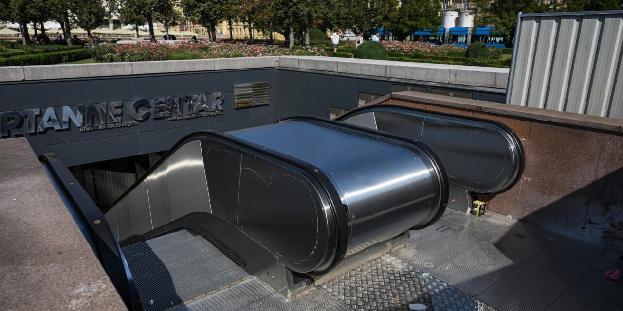 Zagreb:  Pokretne stepenice na ulazu u Importanne centar uskoro bi trebale biti u pogonu