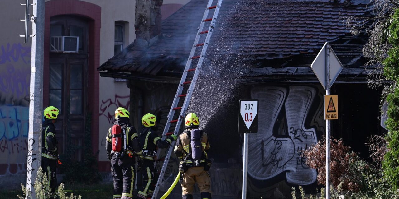 Zagreb: Požar u napuštenoj baraci kod Zapadnog kolodvora