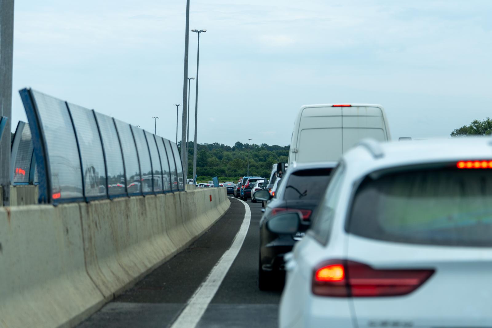 Zagreb: Velike gužve na autocesti prema Karlovcu u oba smjera