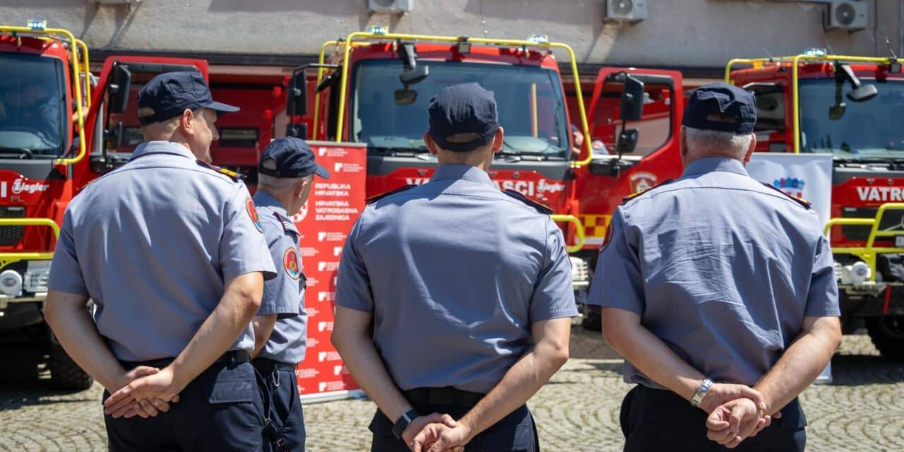 Zagreb: Primopredaja vatrogasnih vozila u organizaciji Hrvatske vatrogasne zajednice (HVZ)